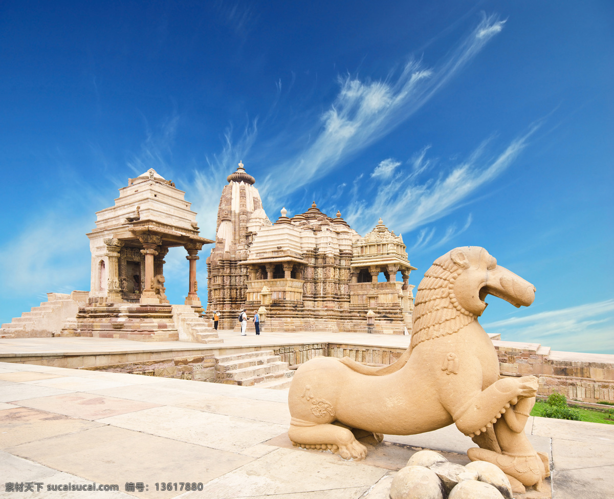 印度 寺庙 雕塑 狮子雕塑 克久拉霍寺 印度寺庙 建筑风景 印度旅游景点 美丽风光 风景摄影 美丽景色 美景 蓝天 石狮 天空 白云 建筑设计 环境家居 蓝色