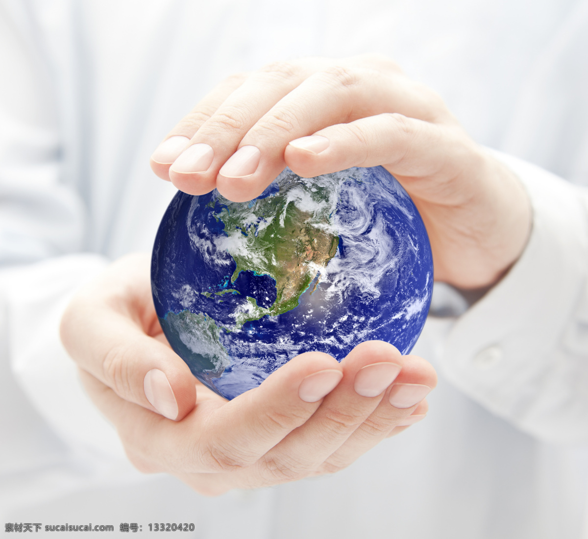 手托地球 手 手托 地球 地球模型 地球仪 手指 蓝色星球 星球 行星 生活百科