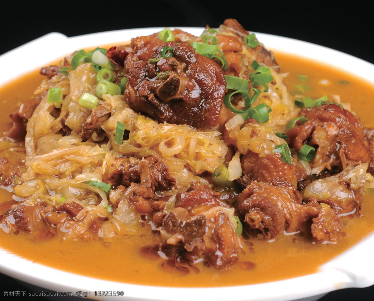 酸菜炖鸡肉 酸菜炖鸭肉 酸菜炖田鸡 酸菜炖土鸡肉 酸菜 炖鸡肉 东北酸菜 餐饮美食 传统美食