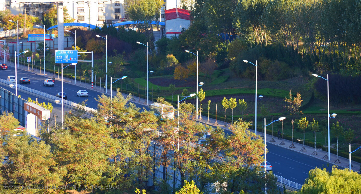 城市 风光图片 城市风光 建筑园林 楼房 路灯 马路 树木 指示牌 psd源文件