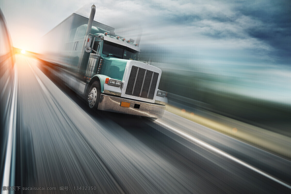 行驶 高速 路上 货车 蓝天 白云 汽车 道路 公路 高速公路 汽车图片 现代科技
