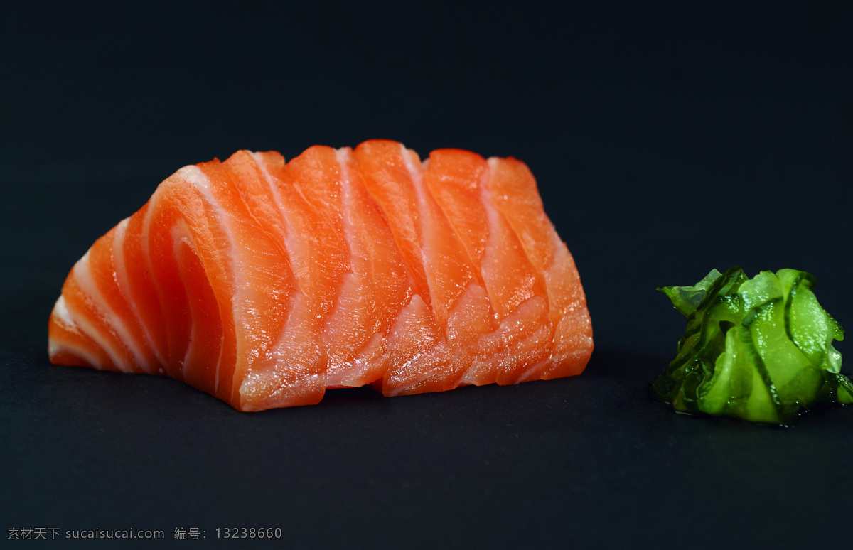 生三文鱼肉 三文鱼肉 芥末 寿司材料 鱼片 日本寿司 美食 餐饮美食