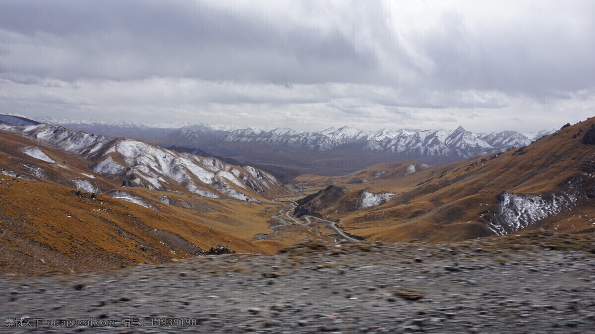 西北风光 大漠 青海 高原 戈壁滩 大漠风情 常年积雪 雪山 云朵 山脉 山脊 荒漠 荒凉 秋天 自然景观 自然风景