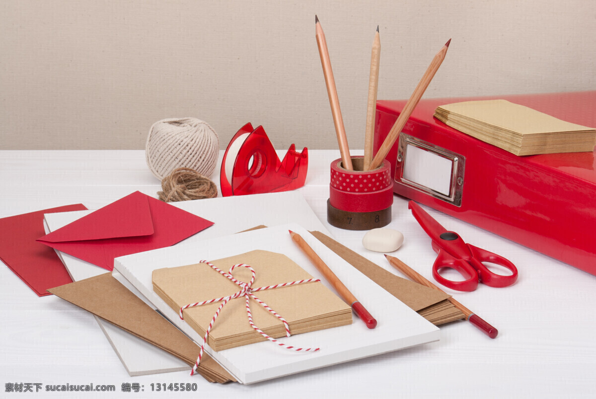 红色 学习用品 办公学习 文具 剪刀 笔记本 铅笔 信封 生活百科
