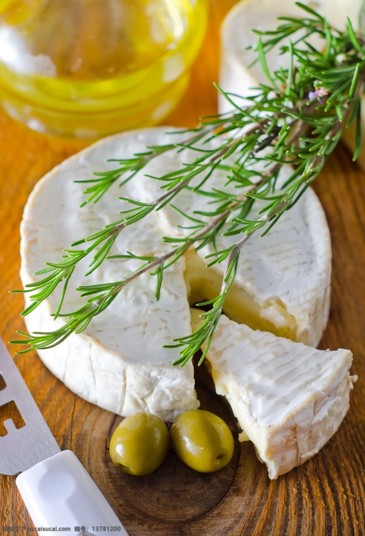 橄榄与奶酪 橄榄 奶酪 乳酪 芝士 奶酪摄影 食物原料 食材 美食 外国美食 餐饮美食 白色