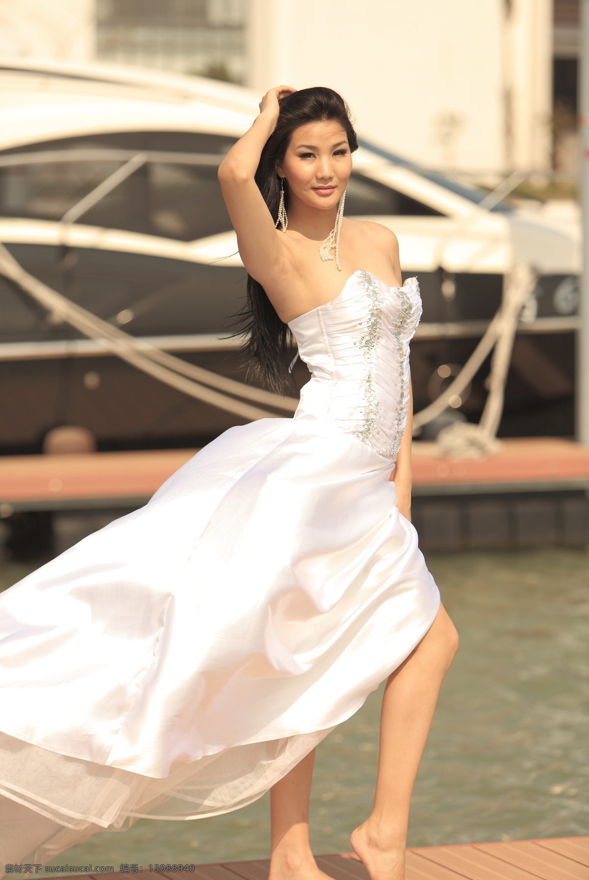 度假 海边 美女 美女模特 模特 女性女人 人物图库 优雅 游艇 白色礼服 美女模特摄影 风景 生活 旅游餐饮