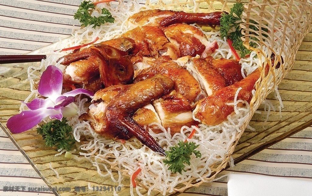 童子鸡 饭店菜品 精品菜 美味佳肴 舌尖上的中国 传统美味 流水席 饭席 鲜香 椒盐 传统没事 现代美食 川菜 豫菜 卤菜 鲁菜 京菜 特色菜 炒菜 腌菜 热菜 美食 传统美食 餐饮素材 饭店 酒店 吃饭 饭 菜 餐饮 餐饮美食