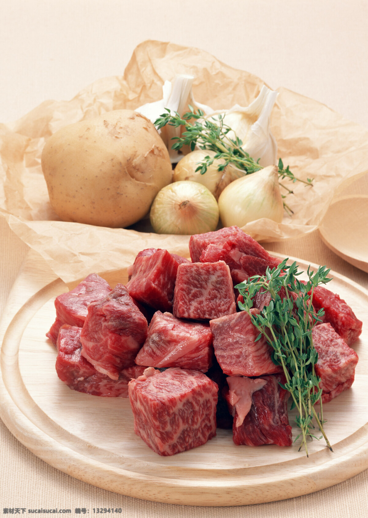 新鲜食品 鲜肉 瘦肉 生肉 肉块 烹饪 食物原料 牛肉 大餐 美餐 餐食 美食 美味 畜牧 民生 生活 厨房 餐饮 饮食 火锅 涮肉 食物 食材 菜品 菜系 日本料理 上等牛肉 神户和牛 顶级和牛 肥牛 铁板烧牛肉 牛肉切块 神户牛肉 日式料理 牛肉片 牛外脊生牛肉 雪花牛肉 极品牛肉 特级牛肉 特级牛排 美食素材 餐饮美食