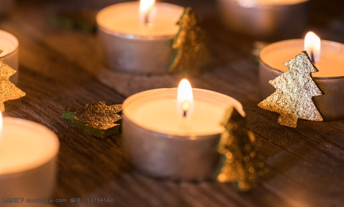 蜡烛圣诞树 蜡烛 christmas 圣诞元素 圣诞节素材 圣诞节海报 节日素材 平安夜 节日庆典 白色蜡烛 烛光 温馨烛光 昏暗烛光 蜡烛背景 黑色