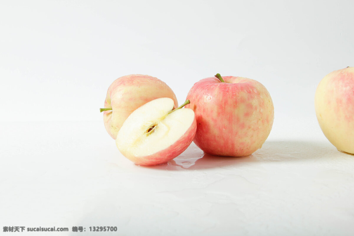 苹果横截面 苹果切面 苹果横切面 苹果 红苹果 红富士 切开的苹果 苹果截面 富士苹果 新鲜水果 苹果切开 新鲜苹果 白底棚拍 红色 苹果肉 水果拍摄 生物世界 水果