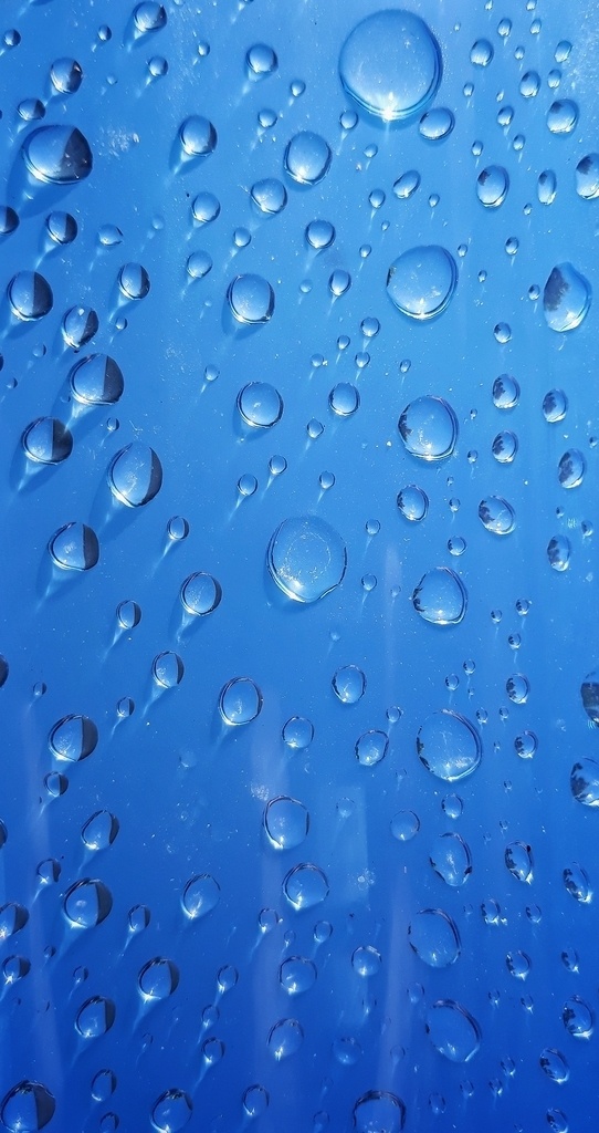 水滴背景 湿 雨 露水 水滴 渐变 透明 蓝色 液体 清洁 背景 壁纸 海报 模式
