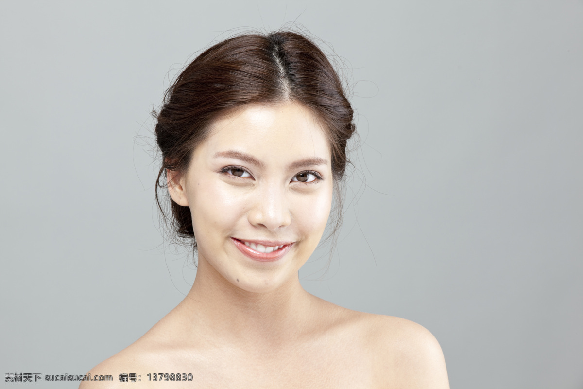 微笑 人物 表情 美女 女人 女性 人物摄影 时尚美女 国外人物 生活人物 美女图片 人物图片