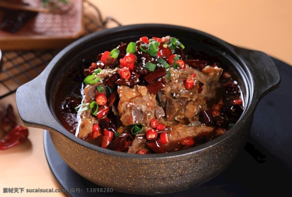 香辣大骨图片 大骨 炖大骨 香辣炖大骨 鲜辣大骨 砂锅大骨头 餐饮美食 传统美食
