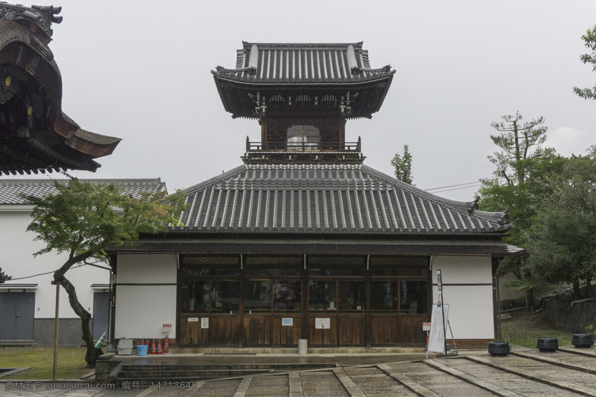 日本建筑 日本 旅游 寺庙 京都 大图 神社 无人 建筑 献灯 灯 日式 木质结构 树 植物 正视图 旅游摄影 人文景观