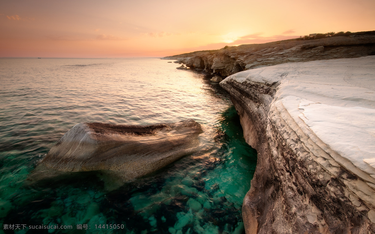 塞浦路斯 海湾 海滩 海洋 礁石 夕阳 岩石 阳光 塞浦路斯海湾 自然风景 自然景观 psd源文件