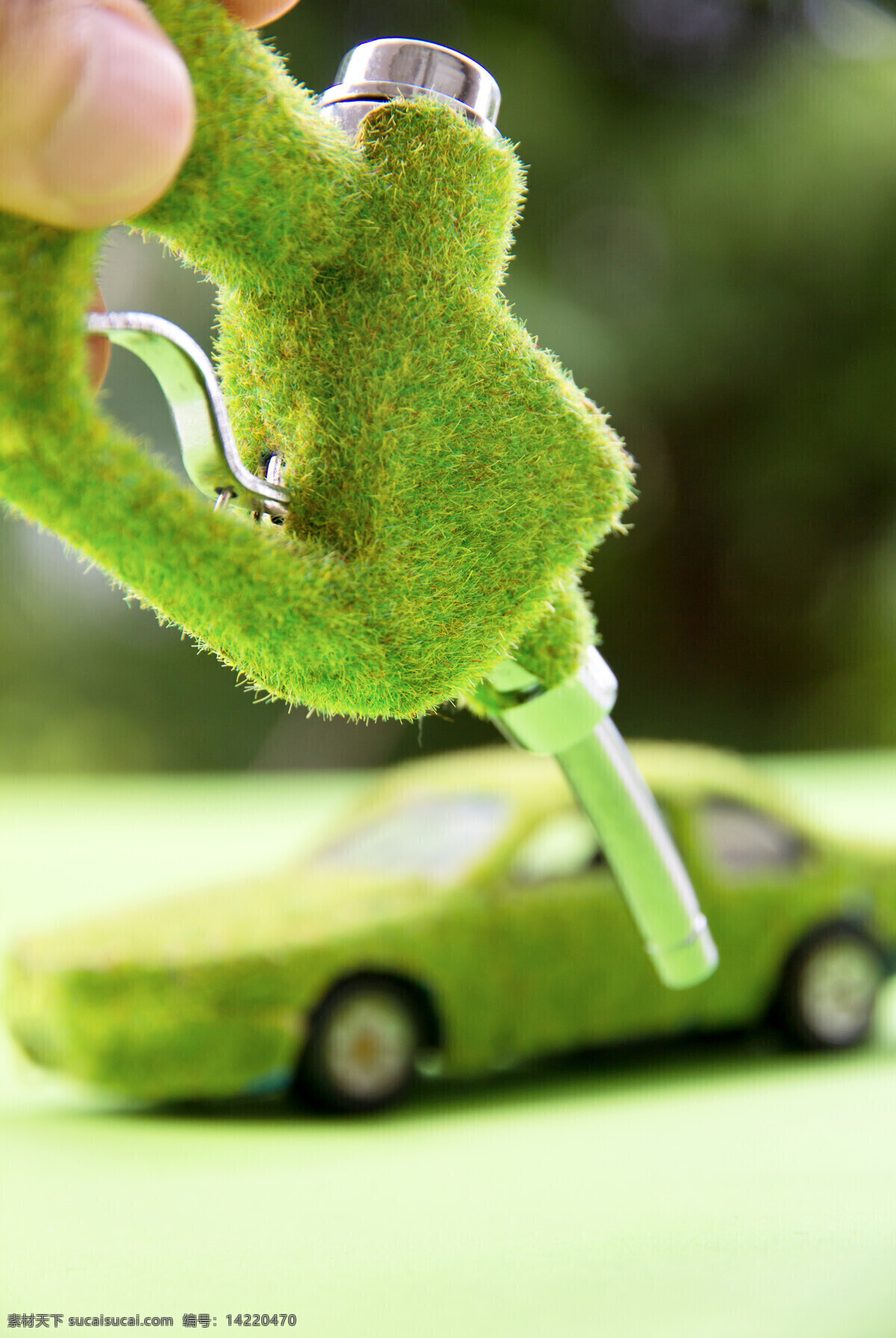 绿色环保轿车 加油的汽车 轿车 环保节能 生态环保 绿色环保 其他类别 生活百科