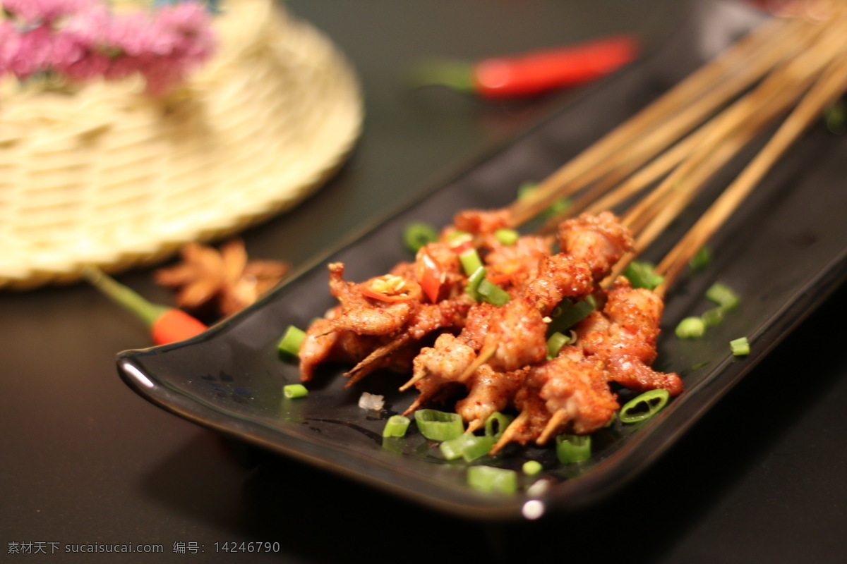 烤串 鸡脆骨 烤肉 烧烤摄影 烤串摄影 烧烤照片 烤串照片 竹签 盘子
