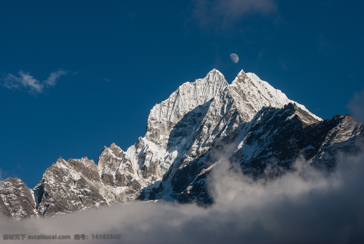 云中 山峰 景色 云端 雪峰 旅游 风景 山水风景 风景图片