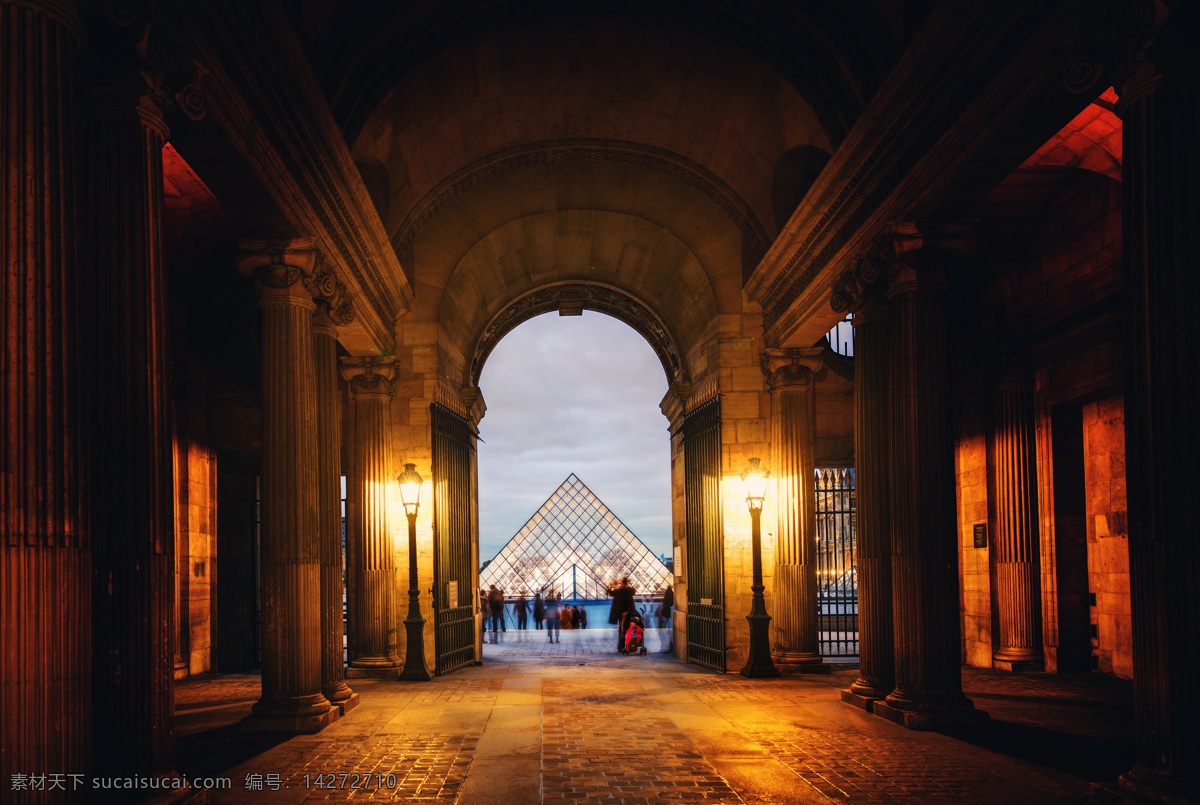 巴黎卢浮宫 卢浮宫 夜晚 夜景 法国 浪漫之都 巴黎 路灯 旅客 欧洲建筑 地板 国外旅游 旅游摄影