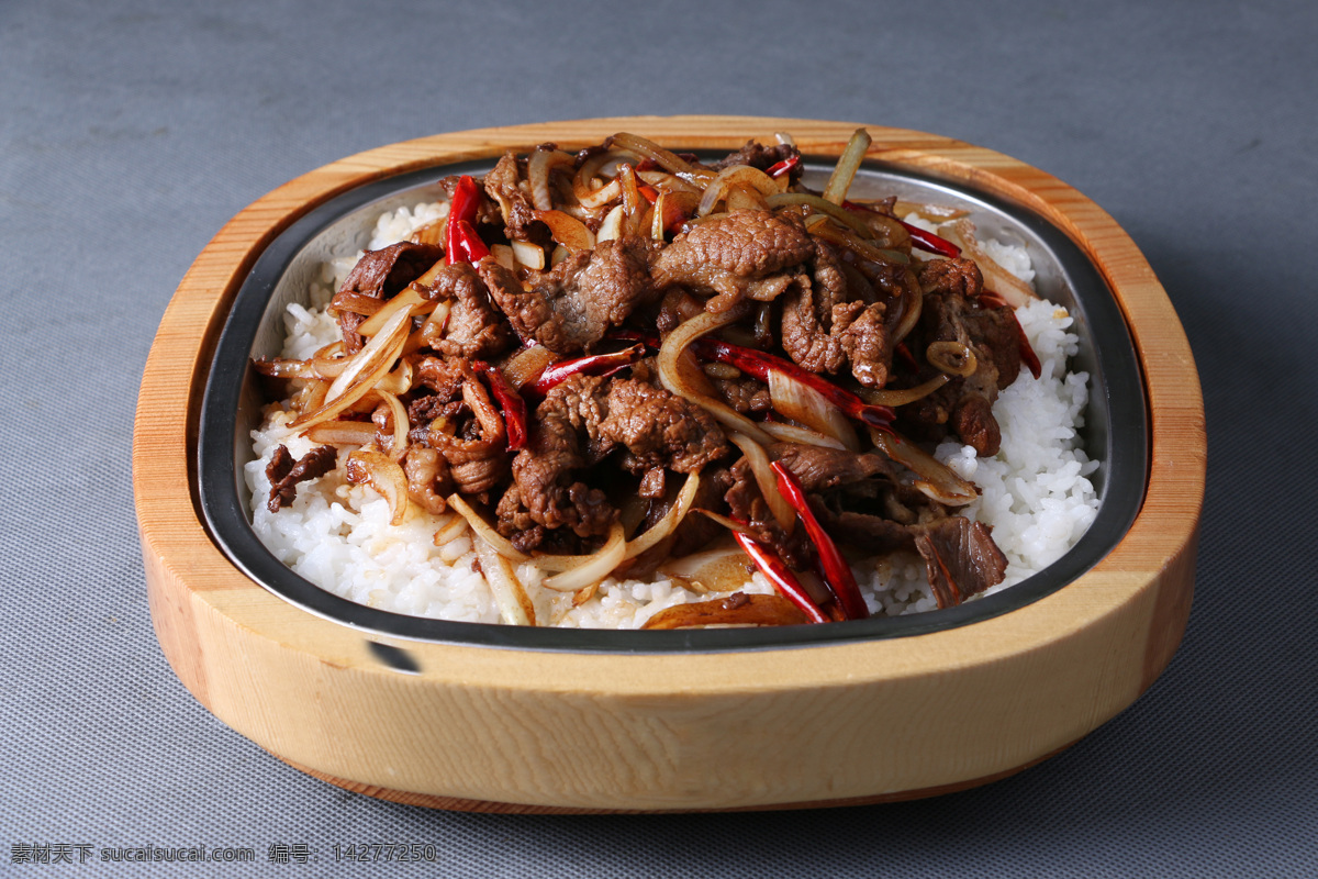 牛肉盖饭 牛肉圆葱盖饭 圆葱牛肉盖饭 圆葱盖浇饭 盖浇饭 牛肉盖浇饭 盖饭 快餐 小吃 木盒饭 餐饮美食 传统美食