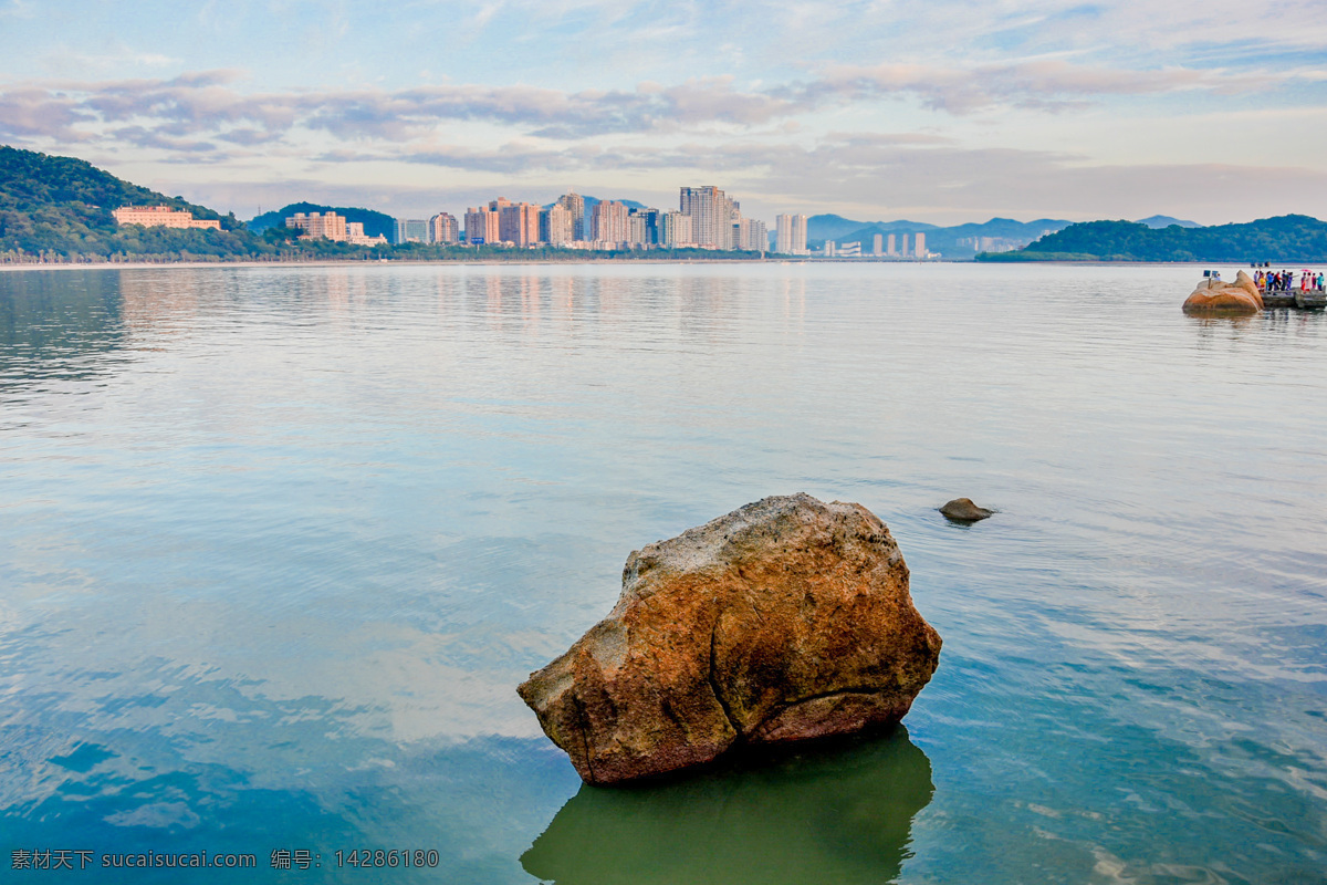 海岸景观 海岸 大海 礁石 石头 海礁 天空 云彩 风光 风景 景观 水果摄影 自然景观 山水风景